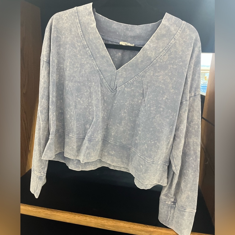 Entro Size Small Women's Blue V-Neck Cropped Top